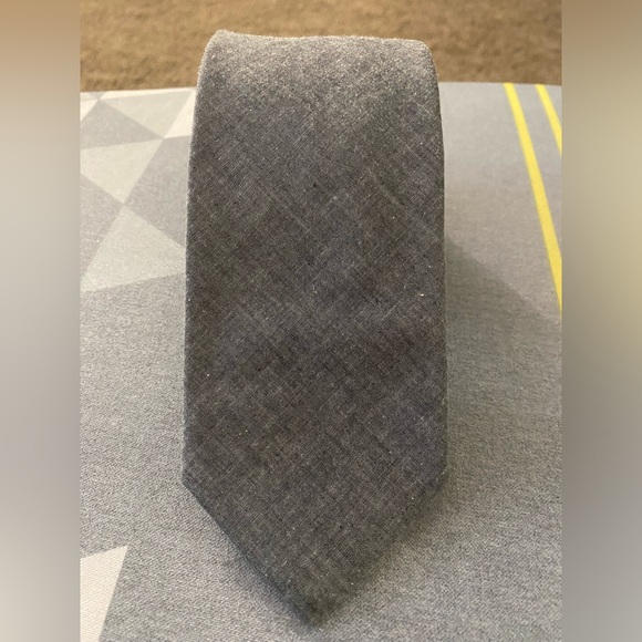 Grey tie - Picture 1 of 3